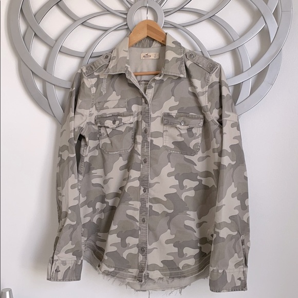 Camo green shirt/jacket. - Picture 2 of 3
